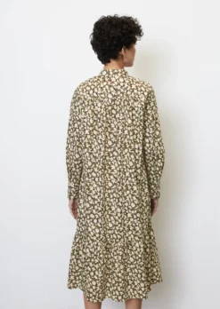 Marc O'Polo Voluminous Dress With Gathered Details Made Of An Organic Cotton/lyocell Blend -Schlichte Eleganz aca8bd22b89a4fff3acafb31fd263489 scaled