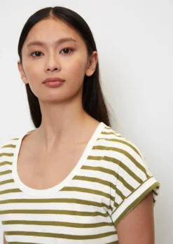 Marc O'Polo Striped T-shirt With Cut-on Sleeves Made Of Lightweight Single Jersey -Schlichte Eleganz ae0d468a0bbf923dba427d95ab5f7fcb scaled