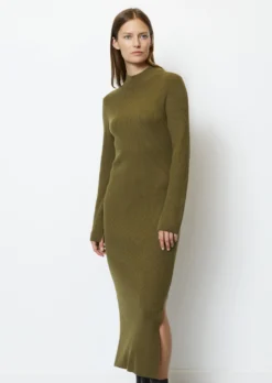 Marc O'Polo Ribbed Knit Dress Shaped With Viscose Content -Schlichte Eleganz b0d8c24c5866080d7cf217950e92b304 scaled