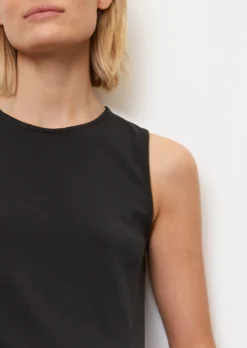 Marc O'Polo Top In A Regular Fit Made Of Fine Rib Jersey -Schlichte Eleganz b1b3009b3ea24fc5ca78c9fddbca29c0 scaled