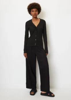 Marc O'Polo Pointelle Jersey V-neck Cardigan Made From Pure Organic Cotton -Schlichte Eleganz b22edd07480f98c6df595a2efa6d5855 scaled