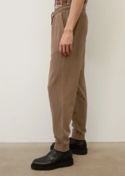 Marc O'Polo Relaxed Tracksuit Bottoms Made From Pure Organic Cotton -Schlichte Eleganz b57d286da329fc541c563a4c05a3f90f scaled
