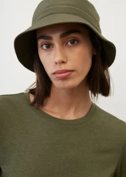 Marc O'Polo Long Sleeve Top With A Round Neckline, Regular Fit Made Of An Organic Cotton And Cupro Blend -Schlichte Eleganz b606c7bae6cc62afb3cfd9441f3d7168 scaled