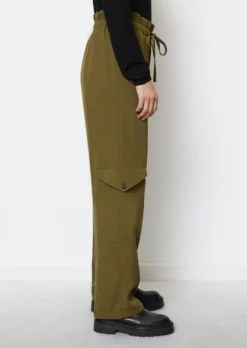 Marc O'Polo Utility Trousers Relaxed Made From A Flowing Viscose Mix -Schlichte Eleganz bab4b19451b325c64c6e6d4628633931 scaled