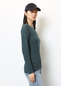 Marc O'Polo Long Sleeve Top With A Bateau Neckline In A Regular Fit In Organic Cotton Slub Jersey -Schlichte Eleganz bbb07a608c6da873f0b2520de30a01bc scaled