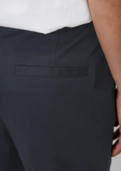Marc O'Polo KALNI Chinos Made Of Organic Stretch Cotton -Schlichte Eleganz bc8eebc1e52740cd2d1d16817aaa9393 scaled