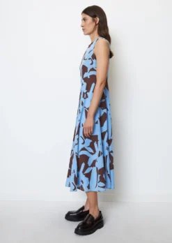 Marc O'Polo Sleeveless Maxi Dress With An All-over Print Made Of An Organic Cotton And Viscose Blend -Schlichte Eleganz be1d60dd0bf76b3494b781431005d8ab scaled