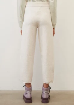 Marc O'Polo Soft, Cropped Knitted Trousers Made Of Stretch Cotton Wool 11 Marc O'Polo Soft, Cropped Knitted Trousers Made Of Stretch Cotton Wool -Schlichte Eleganz be6af9e41b9fddc8210dfb7ef7c38713 scaled
