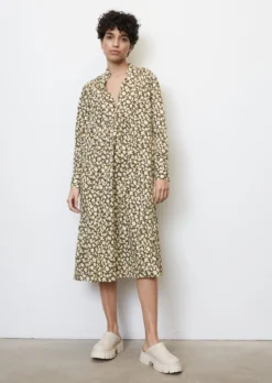 Marc O'Polo Voluminous Dress With Gathered Details Made Of An Organic Cotton/lyocell Blend -Schlichte Eleganz c20d1e0c21e7a48697abe18f6f9c3e96 scaled