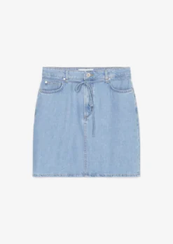 Marc O'Polo Denim Mini Skirt With Waist Belt In An Organic Cotton/lyocell Blend -Schlichte Eleganz c21e4f5a5a6b5bbbb55bd3f885f39b7c scaled