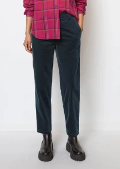 Marc O'Polo Corduroy Pants Tapered In O-shape -Schlichte Eleganz c4c6f8b1164575a4c39a214675218cae scaled