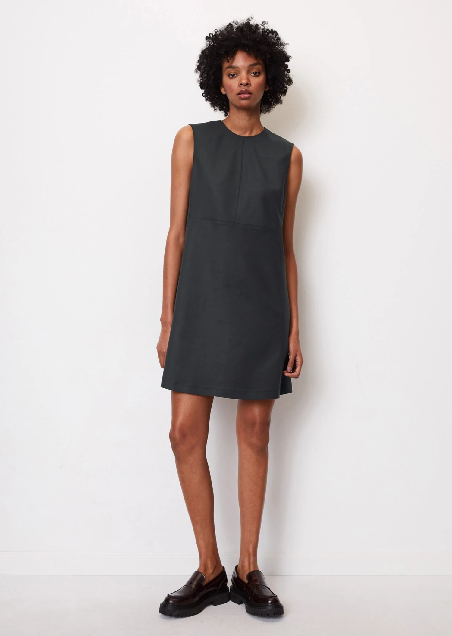 Marc O'Polo Short Shift Dress In An A-line Design In A Blend Of Organic Cotton And Stretch Viscose 2 Marc O'Polo Short Shift Dress In An A-line Design In A Blend Of Organic Cotton And Stretch Viscose – Bild 2