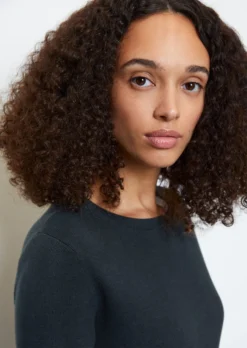 Marc O'Polo DfC Knit Dress Shaped Made From Heavy Organic Cotton -Schlichte Eleganz c77ccbfcd0dc33710577c76df941a053 scaled