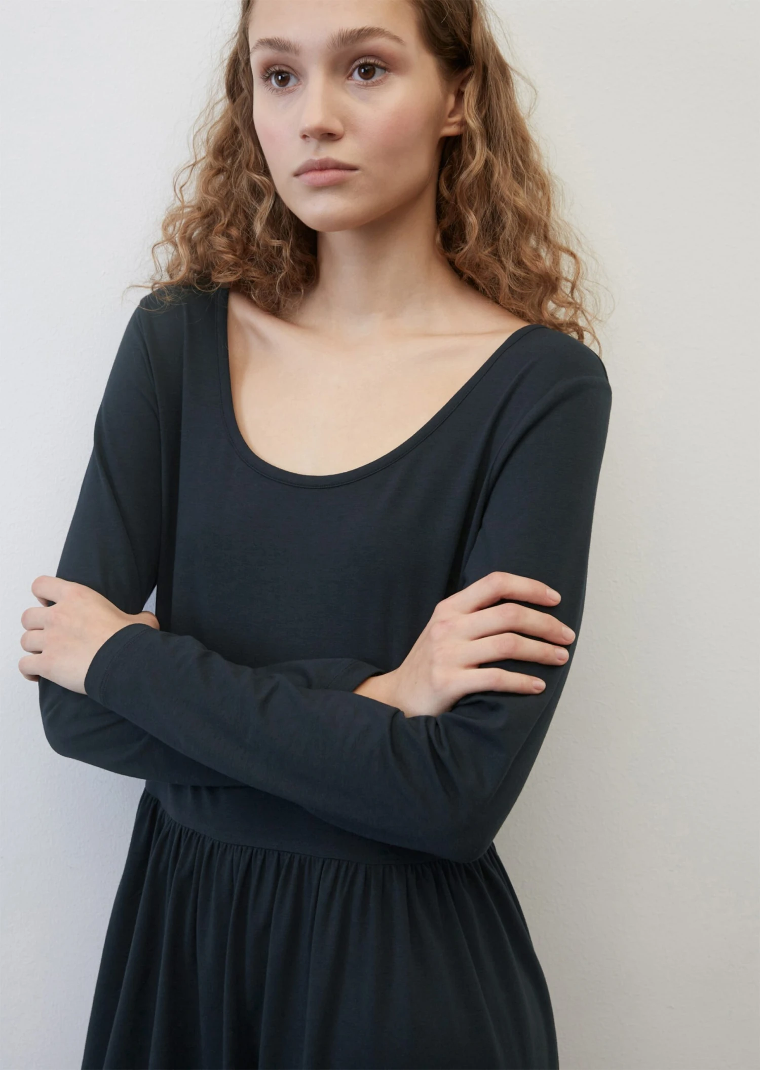 Marc O'Polo Jersey Dress With A Wide Skirt Made Of OCS Blended TENCEL™ Modal 5 Marc O'Polo Jersey Dress With A Wide Skirt Made Of OCS Blended TENCEL™ Modal – Bild 5