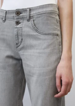 Marc O'Polo THEDA Boyfriend Cropped Jeans In An Organic Cotton/lyocell Blend -Schlichte Eleganz c9fe7cfcad291ff2f8eb18f09fe39f91 scaled