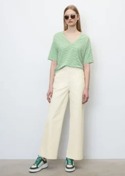 Marc O'Polo Striped V-neck T-shirt Made From Pure Linen Jersey -Schlichte Eleganz cbde0632d90a9659a5d677488322a54d scaled