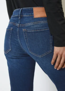 Marc O'Polo ALBY Straight Jeans Made Of Stretchy Organic Cotton -Schlichte Eleganz cbf743cf40986fc956010edab051a5b1 scaled