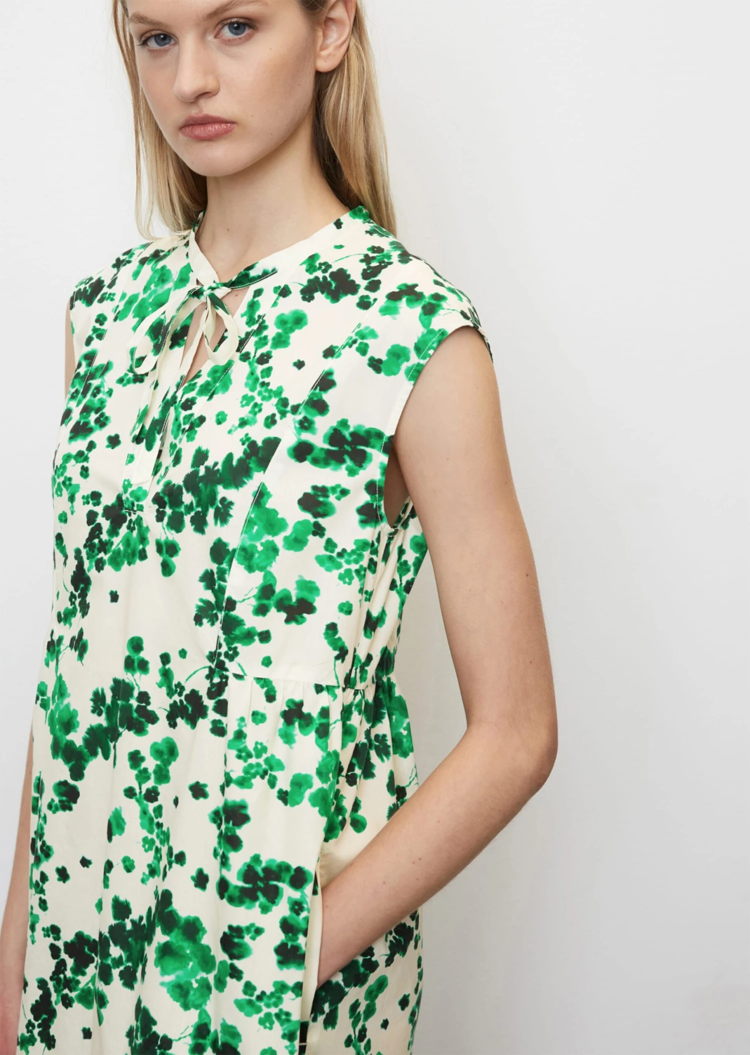 Marc O'Polo Sleeveless Midi Dress With A Flounce Hem Made Of Light Poplin Quality 5 Marc O'Polo Sleeveless Midi Dress With A Flounce Hem Made Of Light Poplin Quality – Bild 5