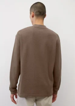Marc O'Polo Relaxed Long-sleeved Serafino Top Made Of Micro Waffle Textured Jersey -Schlichte Eleganz cfad551ec4e694940226a57469dc8c37 scaled