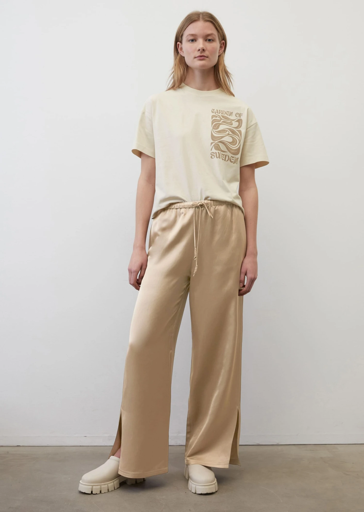 Marc O'Polo Wide Tracksuit Bottoms With Side Slits Made Of An Elegant Viscose/linen Blend 1 Marc O'Polo Wide Tracksuit Bottoms With Side Slits Made Of An Elegant Viscose/linen Blend