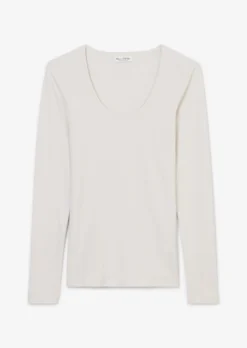 Marc O'Polo Ribbed Jersey Round Neck Long Sleeve Top Made Of A Soft Organic Cotton Blend -Schlichte Eleganz d2727ae357d25410cfea5992f922a7d7 scaled