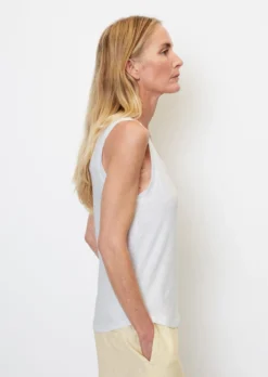 Marc O'Polo V-neck Top Regular In Organic Cotton Slub Jersey -Schlichte Eleganz d2cc116ee0b1a1c36c4f7b19ad17afa0 scaled