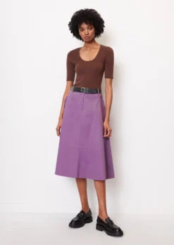 Marc O'Polo Short-sleeved Knitted Jumper With A Square Neckline Made Of Organic Cotton -Schlichte Eleganz d40624af4662b9269dcbe5ac2ed2afb1 scaled