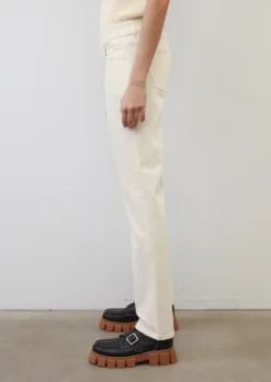 Marc O'Polo ALBY Straight Mid Waist Jeans Made Of A Stretchy Organic Cotton Blend -Schlichte Eleganz d43d7b4190c83e10df464a54325af729 scaled