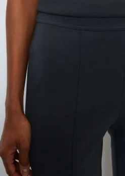 Marc O'Polo Flared Jersey Slim Trousers In A Soft Interlock Fabric 13 Marc O'Polo Flared Jersey Slim Trousers In A Soft Interlock Fabric -Schlichte Eleganz d441ca990047ef37c04948823fa49541 scaled