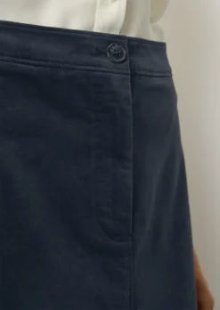 Marc O'Polo Mini Skirt Straight Made From Stretchy Velvet -Schlichte Eleganz d7ed392d6a969c340d2e5b580f11f960 scaled