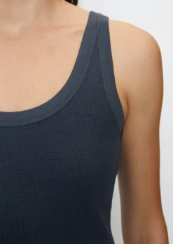 Marc O'Polo Waffle Jersey Tank Top Shaped Made Of Stretchy Organic Cotton -Schlichte Eleganz d8603feb03bebc658b628e353a258f2e scaled