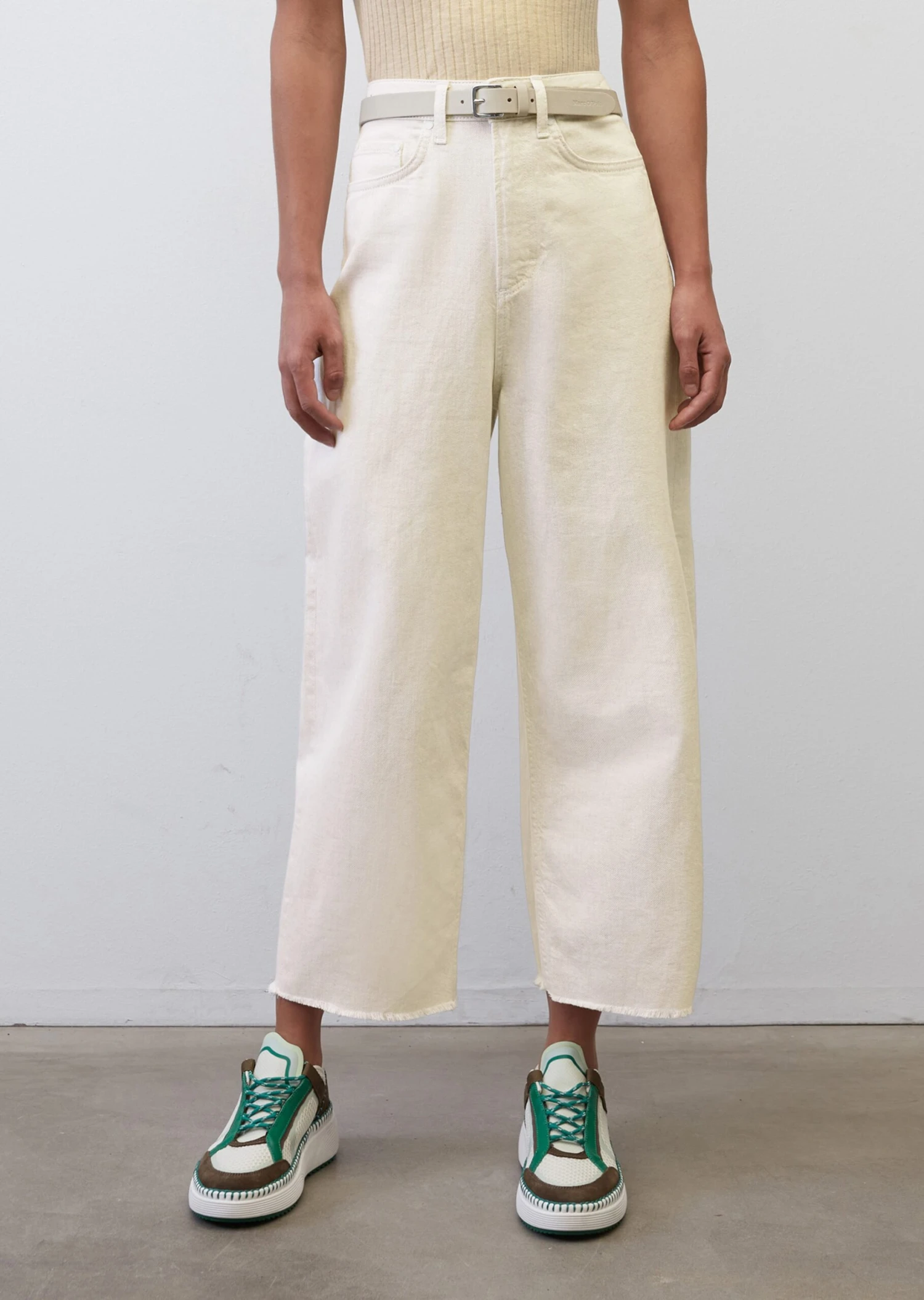 Marc O'Polo FEPPLA Barrel Leg Cropped Jeans Made Of A Natural Organic Cotton And Linen Blend 4 Marc O'Polo FEPPLA Barrel Leg Cropped Jeans Made Of A Natural Organic Cotton And Linen Blend – Bild 4