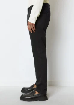 Marc O'Polo STIG Tapered Chinos In Dobby Fabric -Schlichte Eleganz dc8bf021b08e9bd3770d31f3fa059c85 scaled