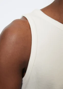 Marc O'Polo Tank Top In A Shaped Fit Made Of Pure Organic Cotton -Schlichte Eleganz dd817259e5303ad5365902a6d93a2399 scaled