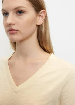 Marc O'Polo Slub Jersey V-neck T-shirt Made Of A Cotton/viscose Blend 13 Marc O'Polo Slub Jersey V-neck T-shirt Made Of A Cotton/viscose Blend -Schlichte Eleganz e17cf5d99d989f13d32a9718a56cb402 scaled