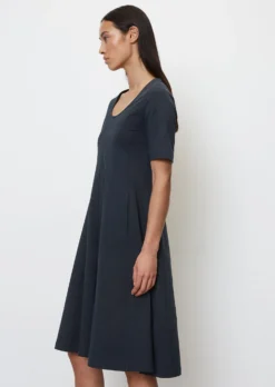 Marc O'Polo Jersey Dress With An A-line Skirt Made Of A Stretchy Cotton Blend -Schlichte Eleganz e1ec9bc26d5cd4379cb5edd183438e2e scaled