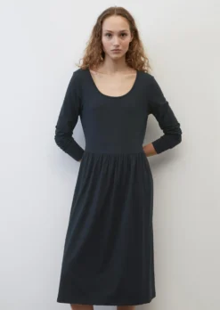 Marc O'Polo Jersey Dress With A Wide Skirt Made Of OCS Blended TENCEL™ Modal 12 Marc O'Polo Jersey Dress With A Wide Skirt Made Of OCS Blended TENCEL™ Modal -Schlichte Eleganz e2220ba398831c5ed0c3cacd1b916c4d scaled