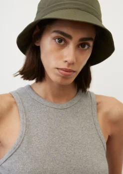 Marc O'Polo Ribbed Sleeveless Top, Slim Fit Made Of Heavy Jersey Fabric -Schlichte Eleganz e3189c5e088f3ce0a4fe24991a22d61c scaled