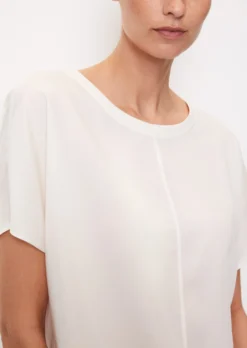 Marc O'Polo Blouse In A T-shirt Style, Loose Fit With Tencel™ Lyocell -Schlichte Eleganz e39fffa43b474708803e0df411471c7b scaled