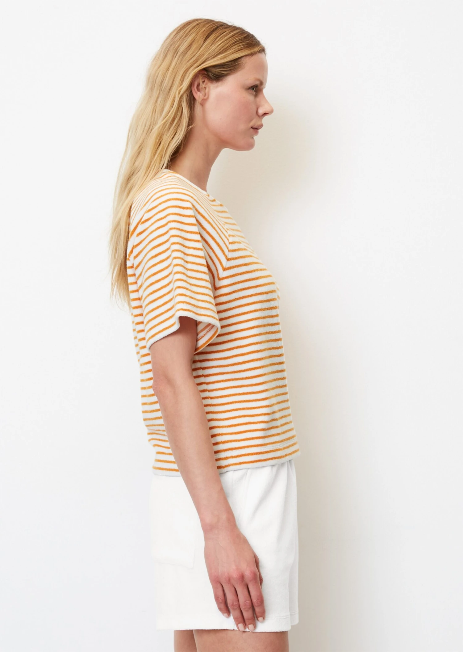 Marc O'Polo Striped Short Sleeve Terry Sweatshirt In A Regular Fit In An Organic Cotton Blend 6 Marc O'Polo Striped Short Sleeve Terry Sweatshirt In A Regular Fit In An Organic Cotton Blend – Bild 6