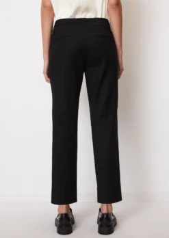Marc O'Polo Ankle-length Trousers In A Slim Fit In A Blend Of Organic Cotton And Stretch Viscose 11 Marc O'Polo Ankle-length Trousers In A Slim Fit In A Blend Of Organic Cotton And Stretch Viscose -Schlichte Eleganz e67afcdc5a7c9498463c9f5fc1a3978e scaled