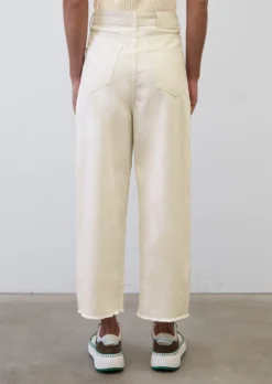 Marc O'Polo FEPPLA Barrel Leg Cropped Jeans Made Of A Natural Organic Cotton And Linen Blend 11 Marc O'Polo FEPPLA Barrel Leg Cropped Jeans Made Of A Natural Organic Cotton And Linen Blend -Schlichte Eleganz e75f7199a029b021ff27dd7df77e7357 scaled