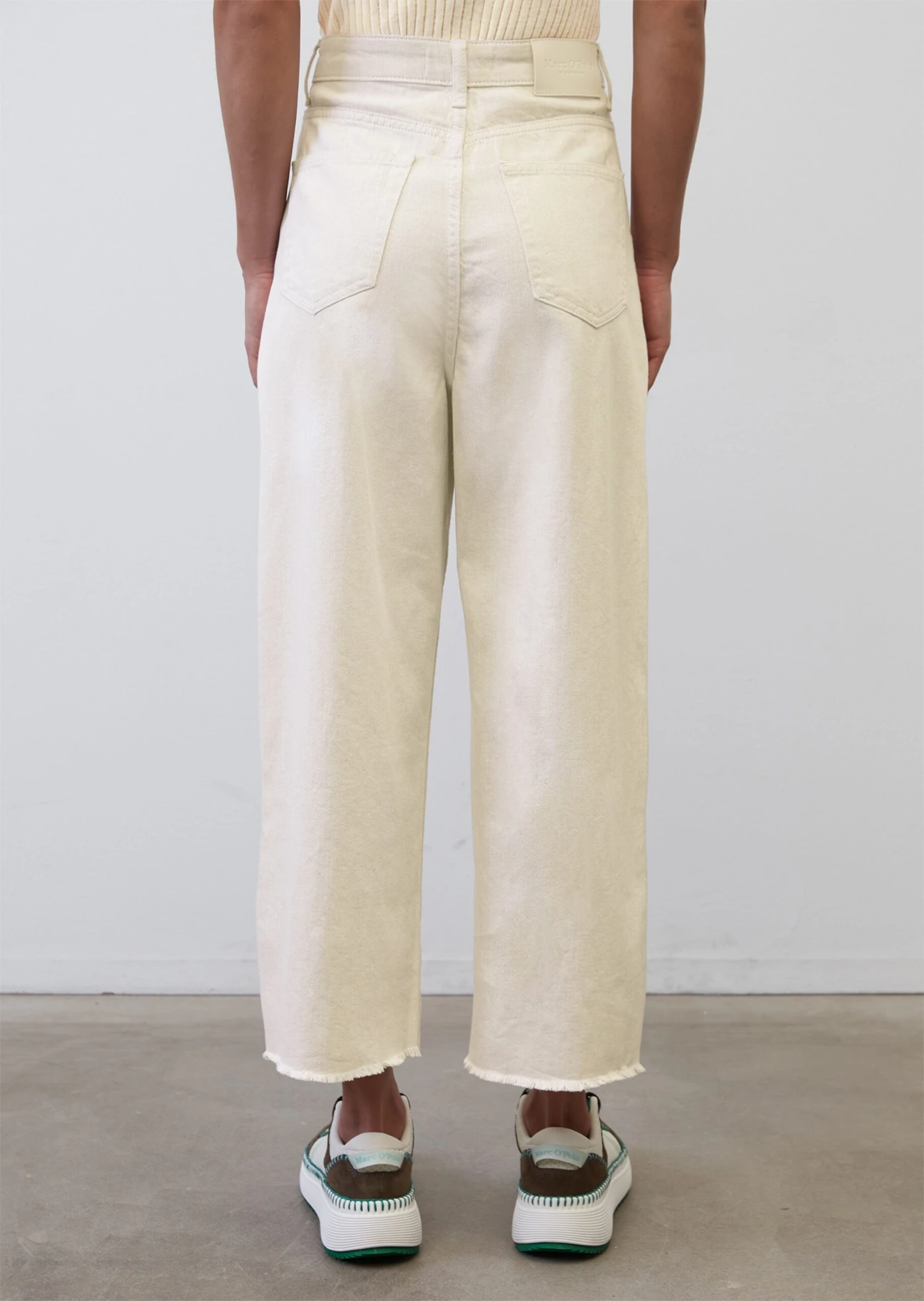 Marc O'Polo FEPPLA Barrel Leg Cropped Jeans Made Of A Natural Organic Cotton And Linen Blend 3 Marc O'Polo FEPPLA Barrel Leg Cropped Jeans Made Of A Natural Organic Cotton And Linen Blend – Bild 3