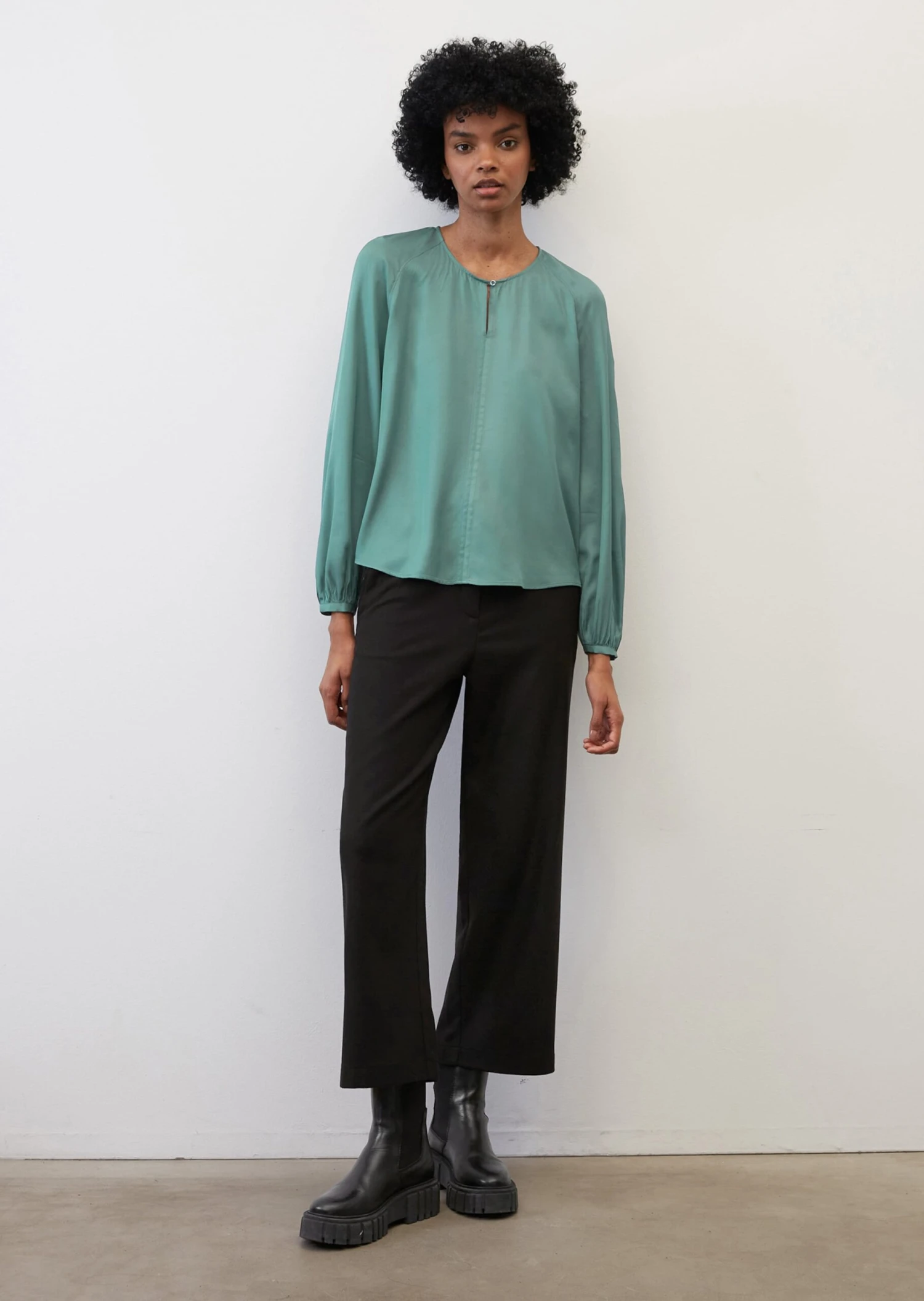 Marc O'Polo Round-neck Blouse With Voluminous Sleeves From LENZING™ ECOVERO™ 2 Marc O'Polo Round-neck Blouse With Voluminous Sleeves From LENZING™ ECOVERO™ – Bild 2