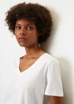 Marc O'Polo V-neck T-shirt In A Regular Fit Made Of Organic Cotton