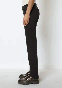 Marc O'Polo Trousers Model ALBY Straight In Smooth, Stretchy Sateen -Schlichte Eleganz eae0e7b6301b1162bd0a19784c5980ec scaled