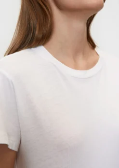 Marc O'Polo Loose Basic T-shirt Made Of Organic Cotton -Schlichte Eleganz ec5cb274f0b9a3f0b805aff907e3d20c scaled