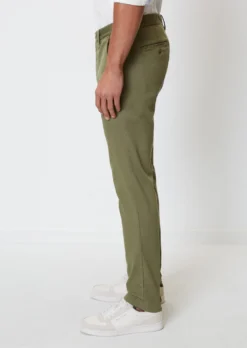 Marc O'Polo STIG Shaped Chinos In A Cotton Blend -Schlichte Eleganz ed0e315f3f5097bdc2f768c231cf08d0 scaled