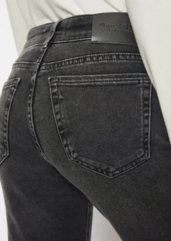 Marc O'Polo ALBY Straight Jeans Made From Organic Cotton-Loycell Stretch -Schlichte Eleganz ee1dc2b482050ab4a04d9220672edf34 scaled