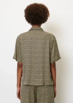 Marc O'Polo Flowing Printed Short-sleeved Blouse Made From Viscose Twill 11 Marc O'Polo Flowing Printed Short-sleeved Blouse Made From Viscose Twill -Schlichte Eleganz ee6421e6c559874858e31ba5302d1754 scaled
